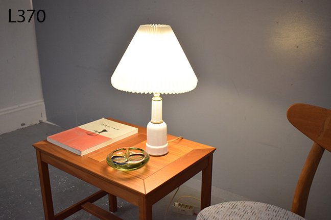 Sholm white ceramic table lamp | Le Klint pleated shade 