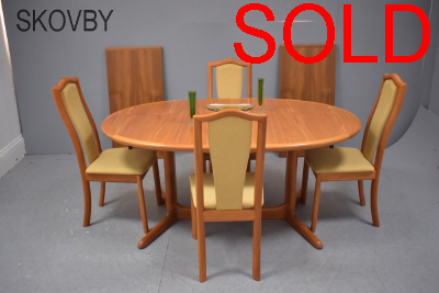 SKOVBY dining suite in teak | table + 4 chairs