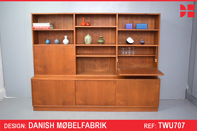 Large teak cabinet with adjustable bookcase top | Danish Mobelfabrik