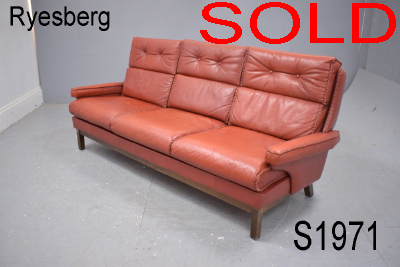 Vintage red ox leather 3 seat sofa | Ryesberg mobelfabrik