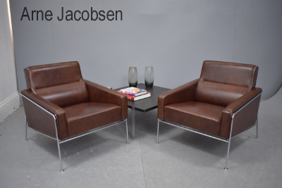 Arne Jacobsen armchair model 3300 | brown leather