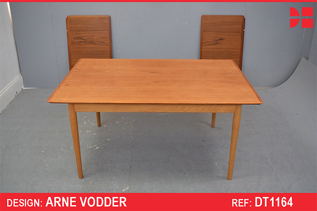 Extendable vintage dining table in teak & Oak - Arne Vodder
