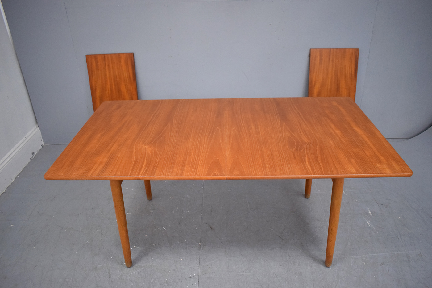 Vintage dining table model AT310 designed by Hans Wegner