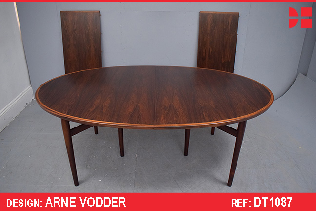 Arne Vodder extending oval dining table in rosewood - Model 212