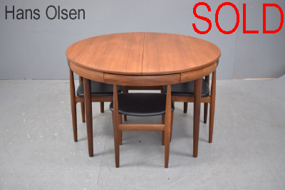 Hans Olsen dining table with 4 chairs | Extendable