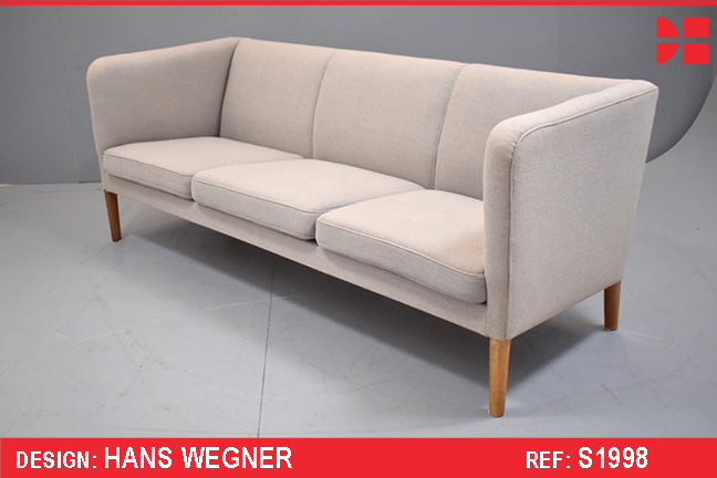 Hans wegner sofa with high sides in grey fabric