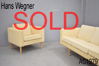 Hans Wegner vintage armchair | Re-upholstery project