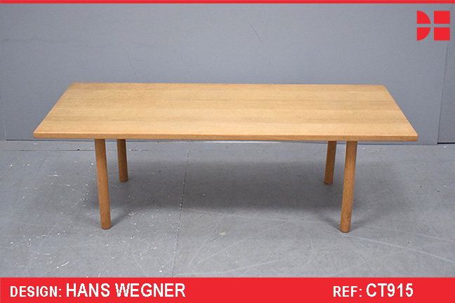 Hans Wegner coffee table model AT12 in vintage oak