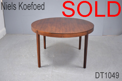 Round dining table in rosewood | Niels Koefoed design