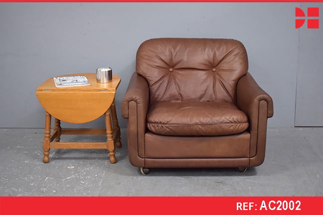 Vintage amchair in brown leather upholstery | 1970s retro