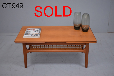 Vintage teak coffee table with pull out leaves 
