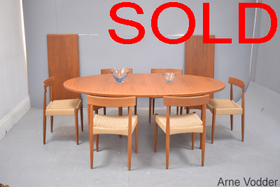 Arne Vodder oval top dining table | Sibast model 212