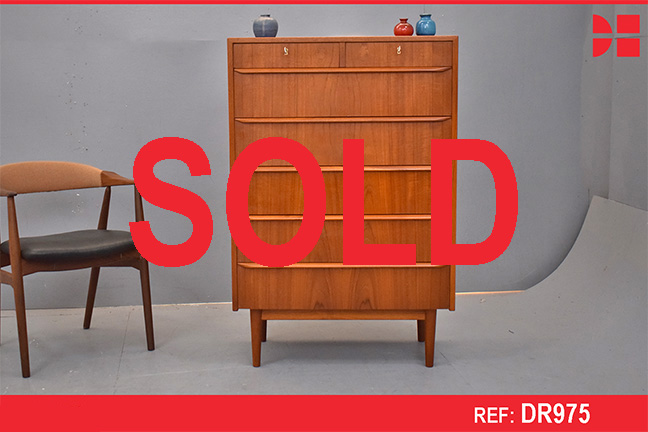 Large vintage teak chest of drawers with 2 lockable drawers