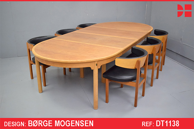 Borge Mogensen design model 142 dining table in vintage oak
