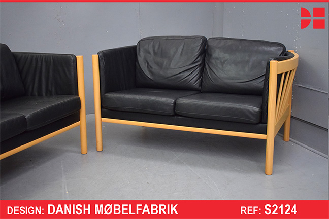2 Seater black leather sofa with beech frame | Stouby