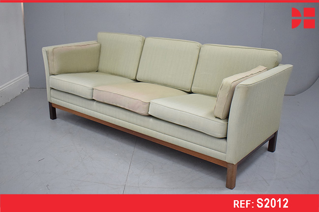 Classic box framed 3 seat sofa produced by Mogens Hansen - Project sofa