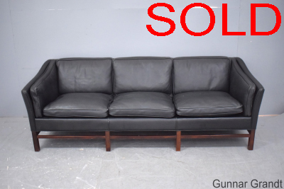 Gunnar Grandt 3 seat black leather sofa | 1975