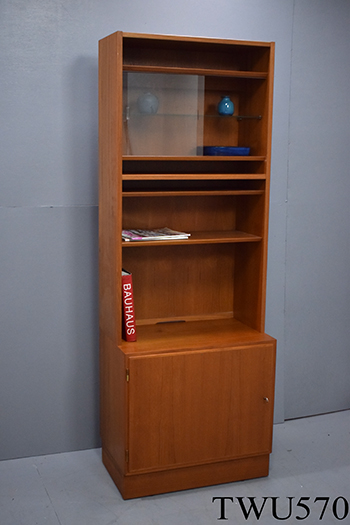 Hundevad wall unit with cupboard door | Teak