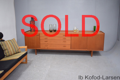 Ib Kofod-Larsen large sideboard | Vintage teak