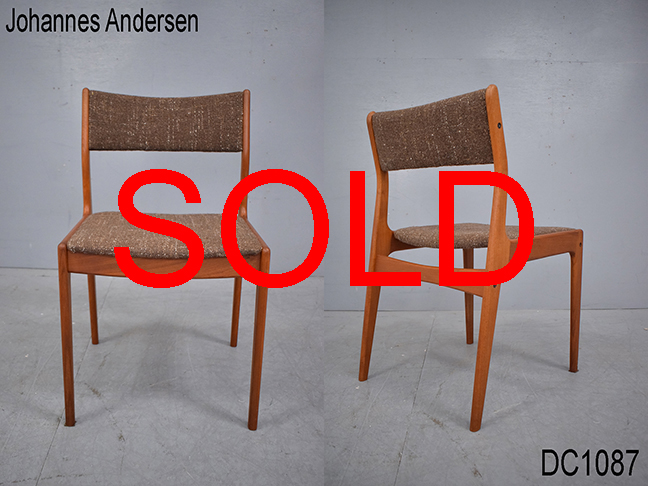 Johannes Andersen designed teak dining chair with dark brown upholstery | Uldum Mobelfabrik