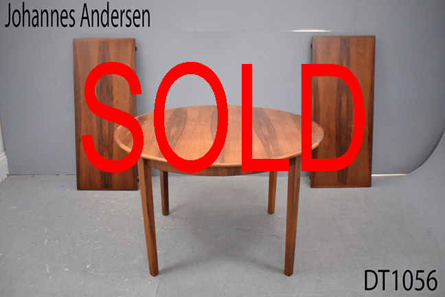 Johannes Andersen round dining table | Bernhard Pedersen