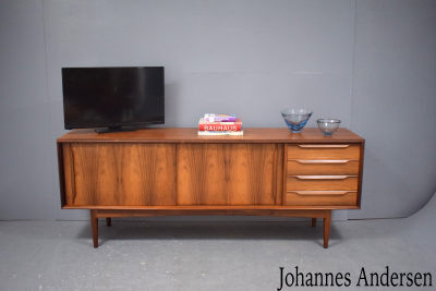 Johannes Andersen sideboard with sliding doors | Rosewood