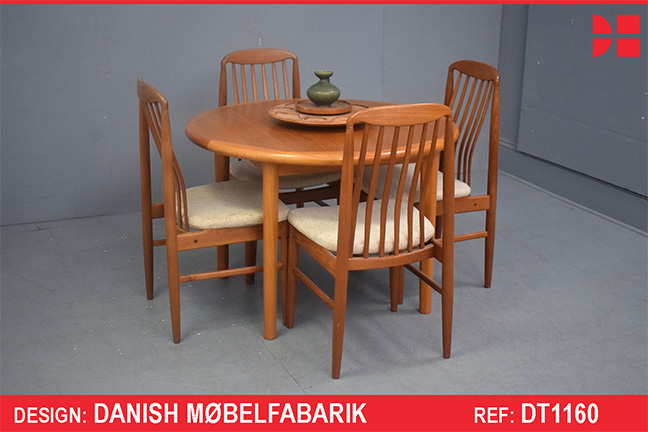 Vintage teak round dining table with central leaf | Danish Mobelfabrik