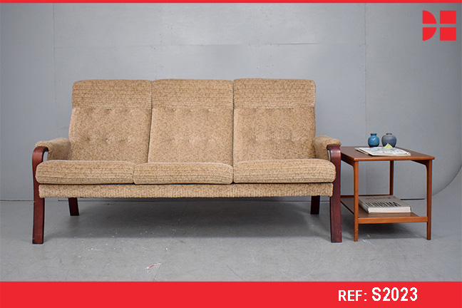 Highbacked 3 seat sofa with shallow frame 