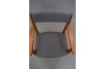 New foam padded seat combine with armrests to offer great comfort. 
