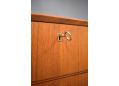 The top drawer is lockable and 1 key is supplied.