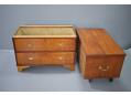 The campaign chest is formed by 2 parts, making it wasy to transport.