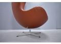 Egg chairs designed by Arne Jacobsen with TILT mechanism adjustable by handle on side.