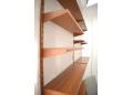 Sloping teak shelf sides with integrated metal mounts 