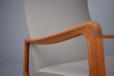 The elgantly shaped teak offers comfortable support but is also very pleasing to touch.