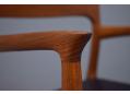 Comfortable and supportive arms in solid teak