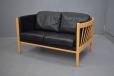 2 Seater black leather sofa with beech frame | Stouby - view 4