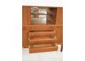 The middle compartment is ideal for use as a drinks cabinet.