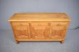 Cottage sideboard in antique oak with brass fittings - view 4