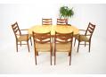 Solid oak kitchen or dining room table with 2 additional leaves