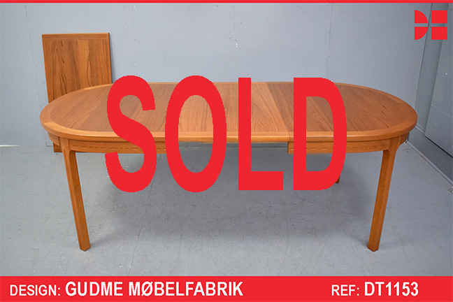 Gudme Mobelfabrik teak dining table extending with 2 leaves