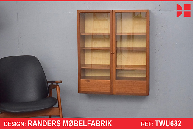 Wall-hanging display cabinet in vintage teak | Randers Mobelfabrik