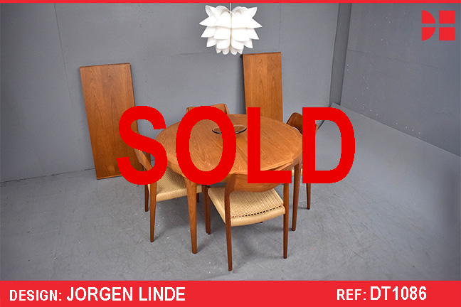 Vintage teak dining table with 2 extra leaves | Jorgen Linde