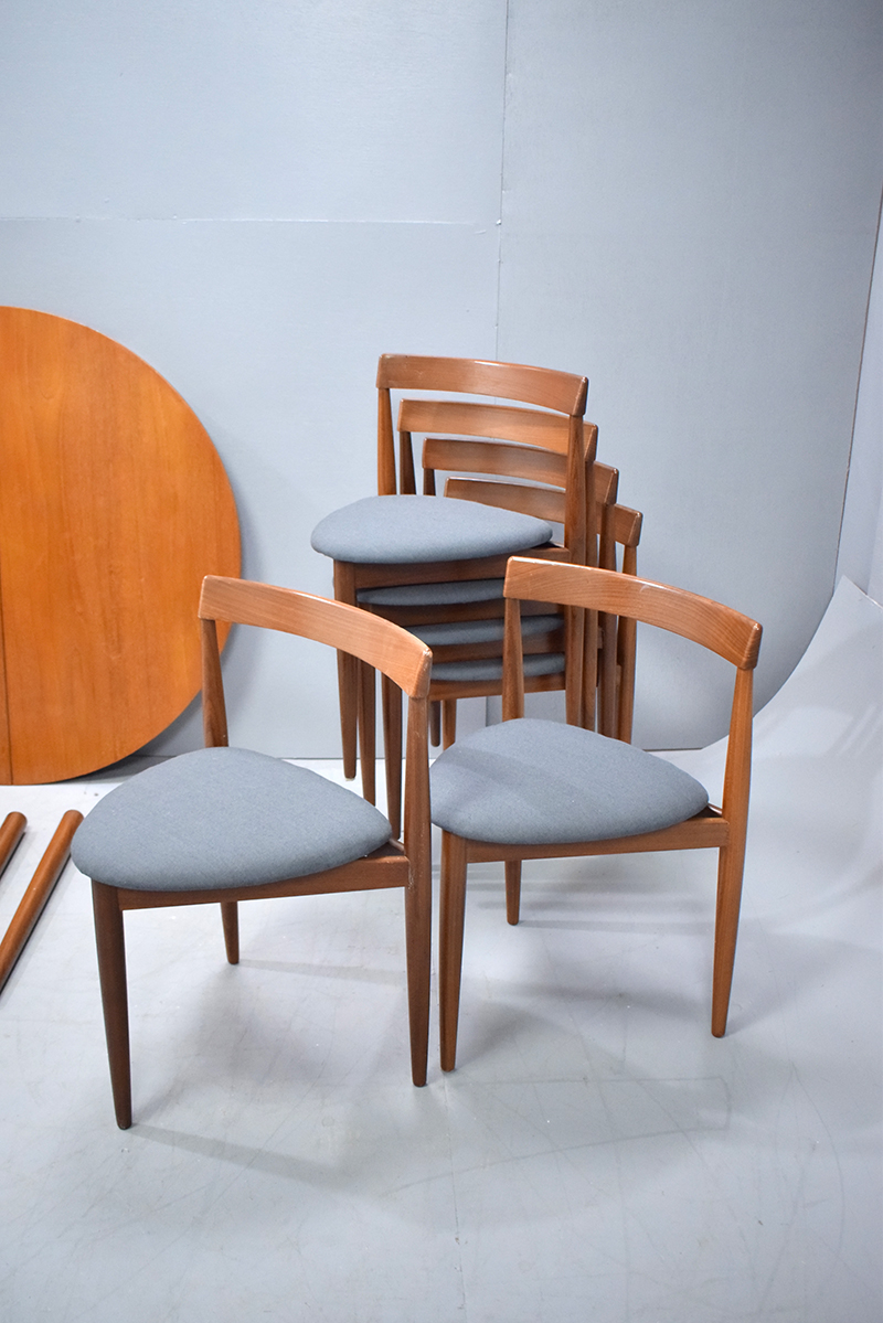 Hans olsen dining table deals