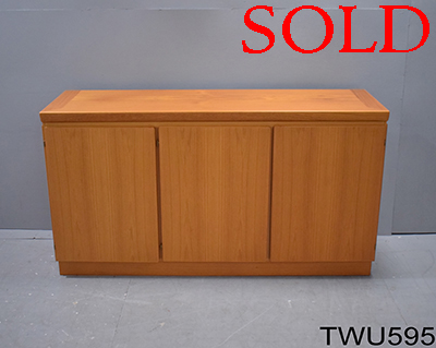 Modern low & short sideboard in teak | Skovby