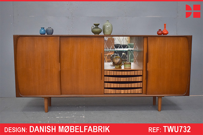 Sliding doors sideboard with internal bar and adjustable shelves | Danish Mobelfabrik