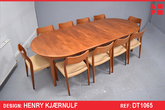 Vintage teak dining table with 3 extra leaves | Henry Kjaernulf design
