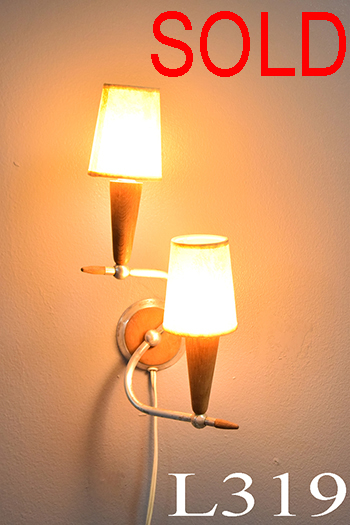 Double wall light with oak mounts | Danish design
