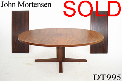John Mortensen oval dining table | Pedestal leg