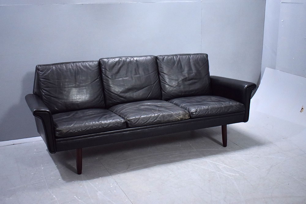 Vintage black leather couch online