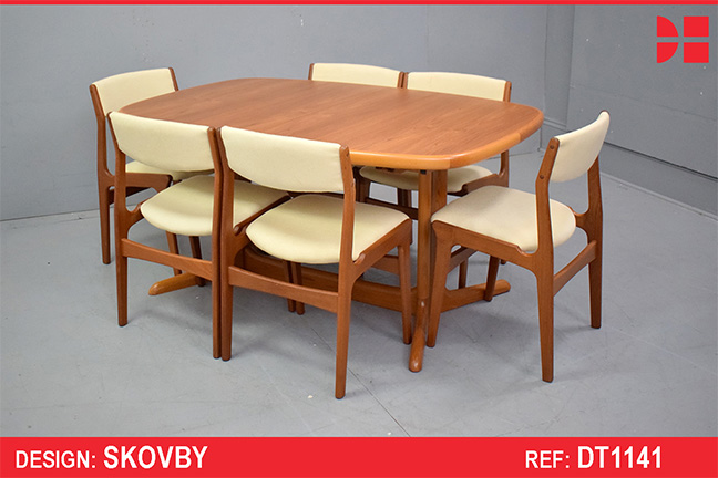 Teak dining table with pedistal leg produced by Skovby